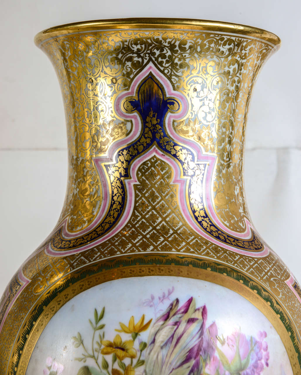 Pair of Gorgeous Vases in Porcelain of Bayeux In Excellent Condition For Sale In Paris, FR