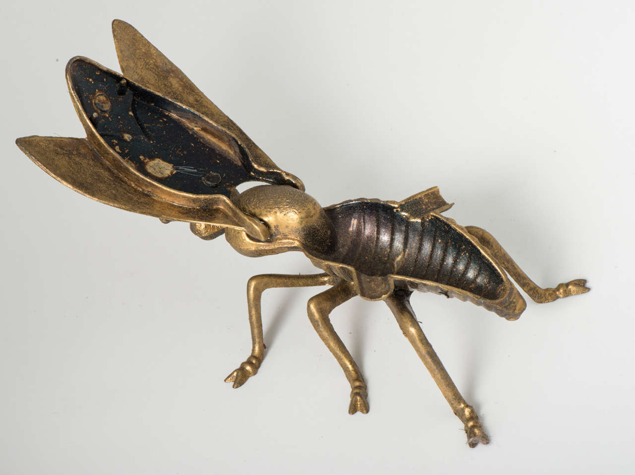 Gilt Metal Ashtray in the Shape of a Bee In Good Condition In Macclesfield, Cheshire