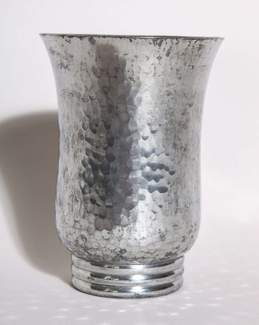 Rene Delavan French Art Deco Pewter Dinanderie Vase In Excellent Condition For Sale In New York, NY