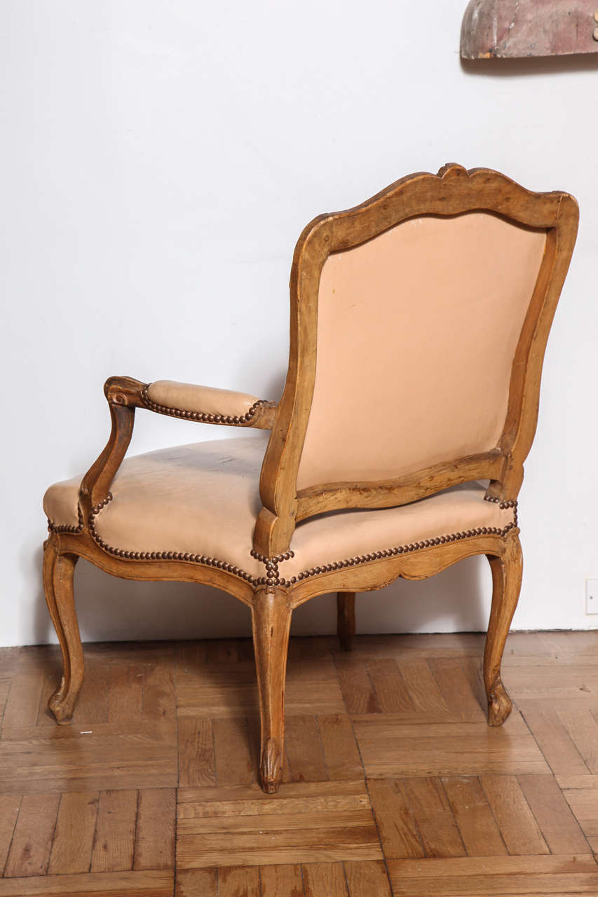A Pair of Louis XV Carved Beechwood Fauteuils. France c. 1750 For Sale 5