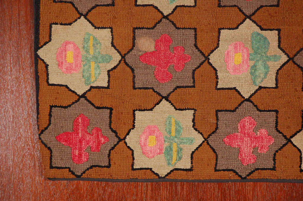 Vintage American Hook Rug In Good Condition For Sale In West Hollywood, CA