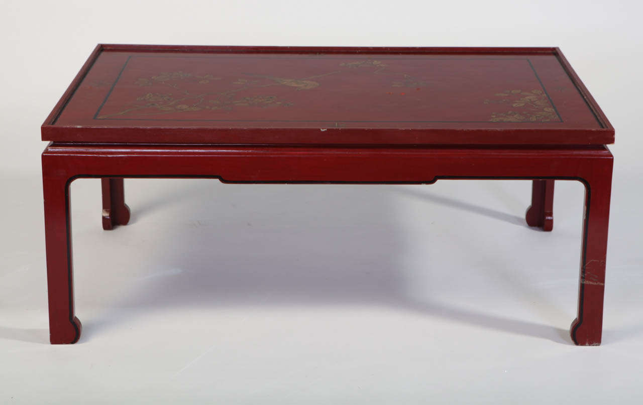 A Square Red laquered  Coffee Table with a 19'century chinese decorated screen on four legs of the XX' century.
cm 108x70x45