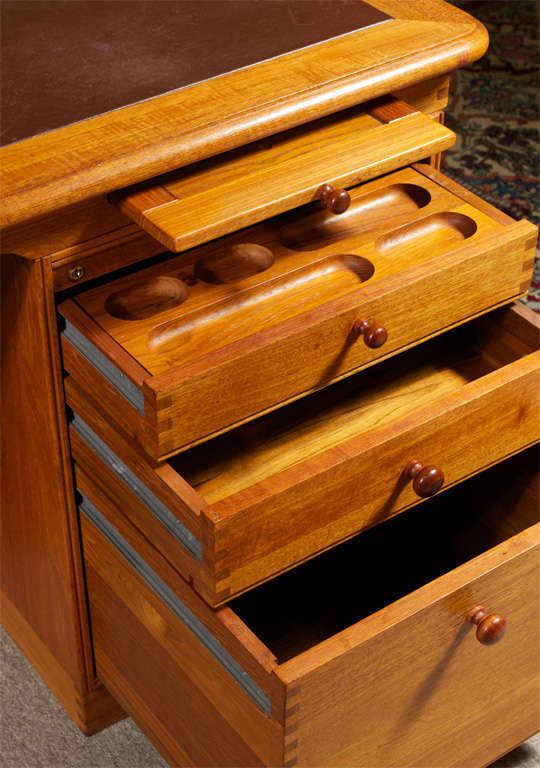 andreas hansen desk