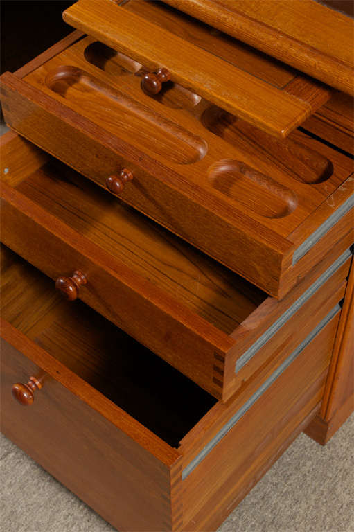 andreas desk