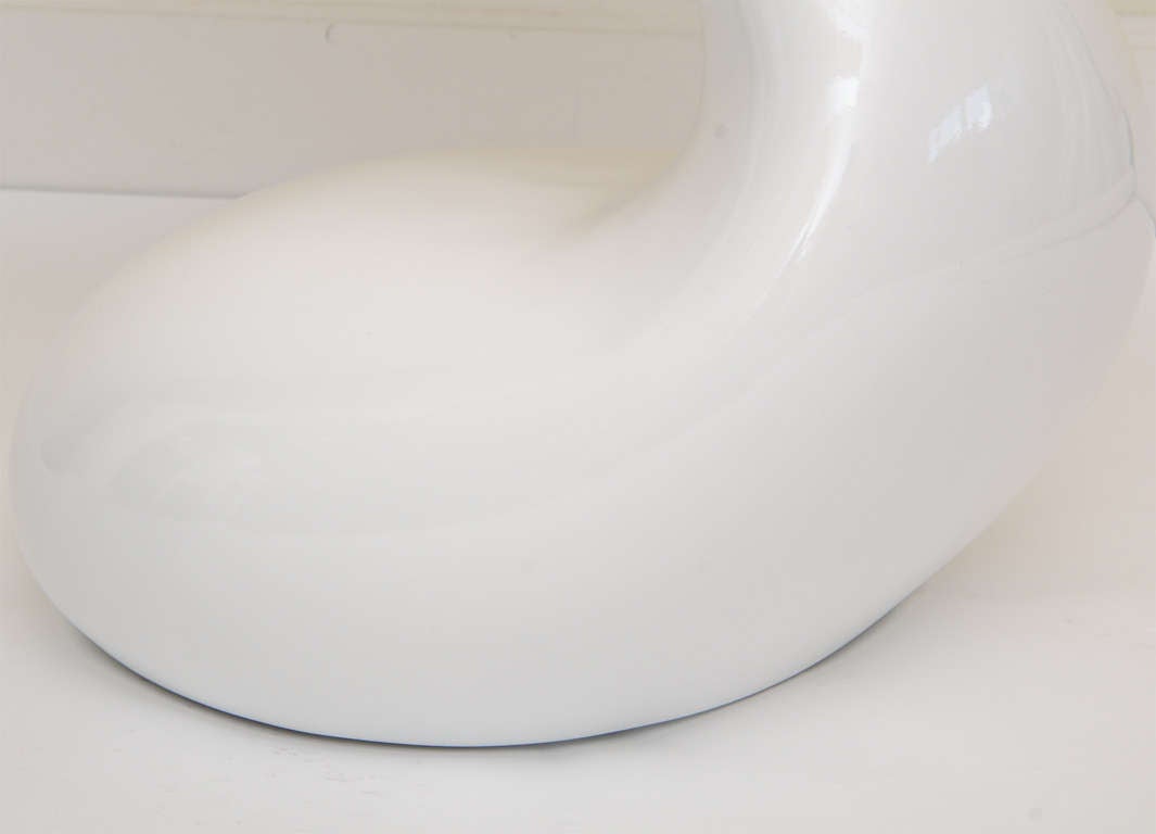 White Lacquered Resin Sculptural Side Table 1