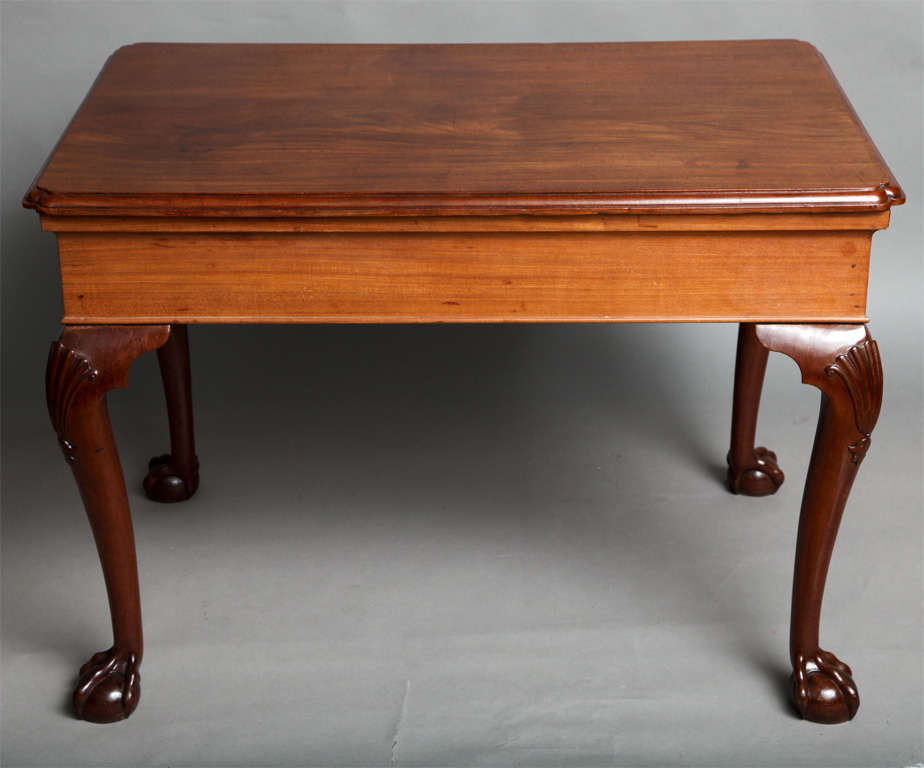 Very fine George II period center table, circa 1745,  the single plank vividly grained Cuban mahogany top having molded edge and reentrant 
