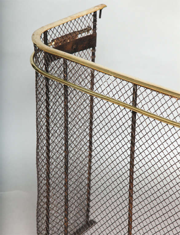English 19th c. Nursery Guard with Double Brass Rail In Good Condition In Greenwich, CT