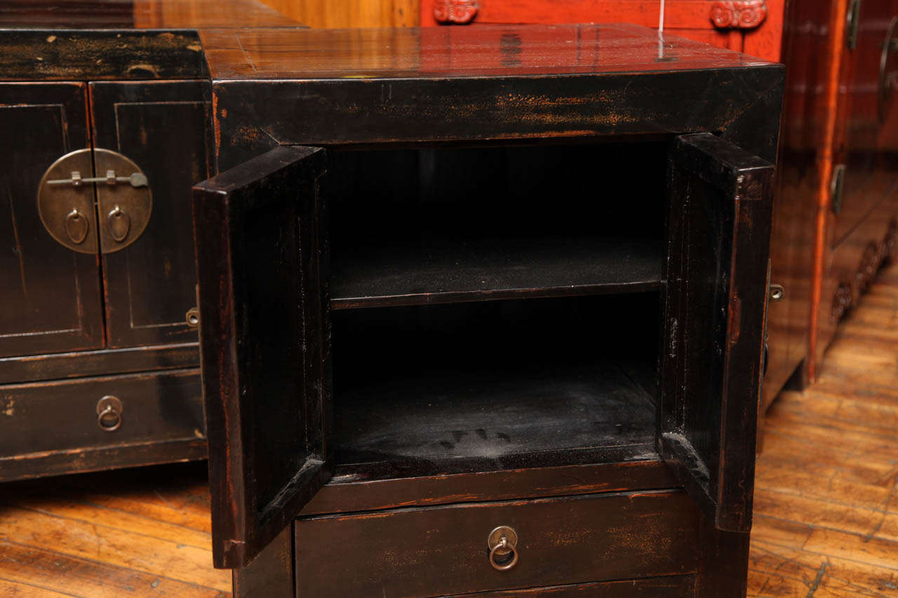 Pair of Qing Dynasty Chinese Bedside Lacquered Cabinets from the 19th Century 1