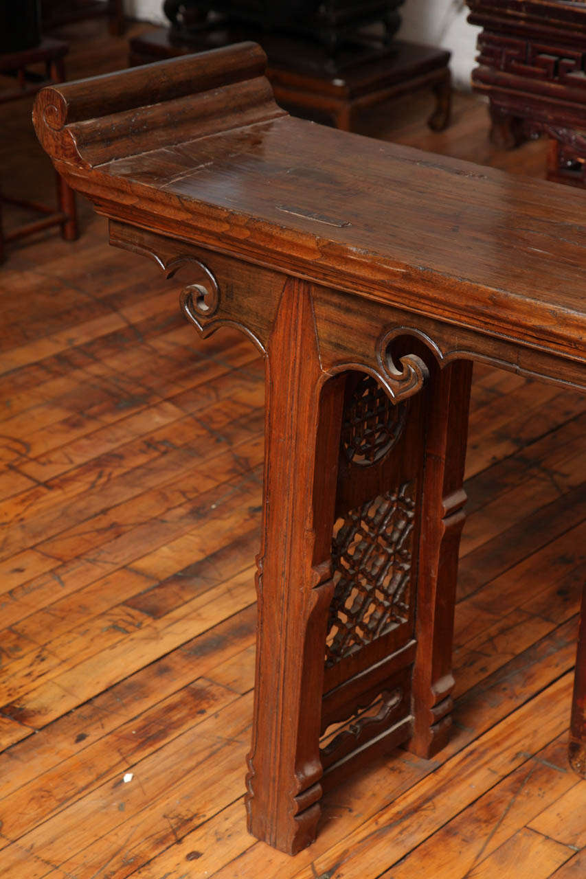 19th Century Chinese Long Carved Wooden Console Table with Fretwork Design 5