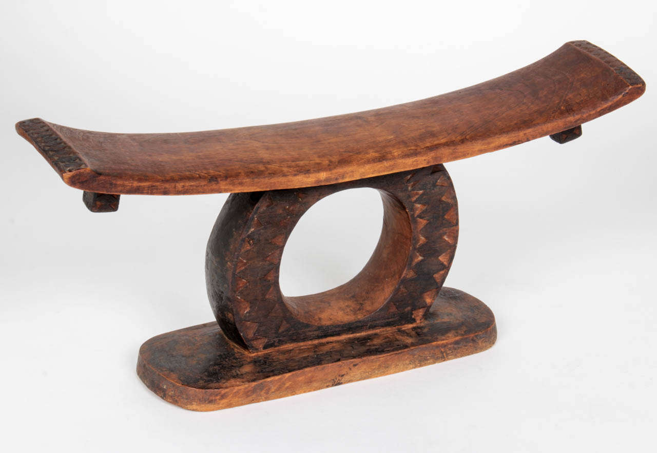 South African Tribal Zulu Art Deco Headrest Early to mid 20th Century In Excellent Condition For Sale In New York, NY