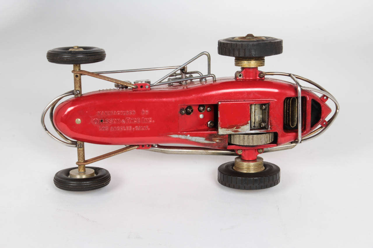 Ohlsson & Rice Rare Streamline American Art Deco Tether Race Car Model No. 88 with Trailer circa 1950 In Excellent Condition For Sale In New York, NY