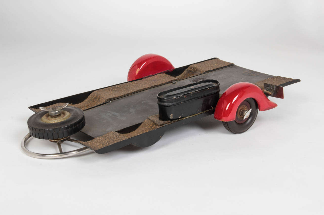 Mid-20th Century Ohlsson & Rice Rare Streamline American Art Deco Tether Race Car Model No. 88 with Trailer circa 1950 For Sale