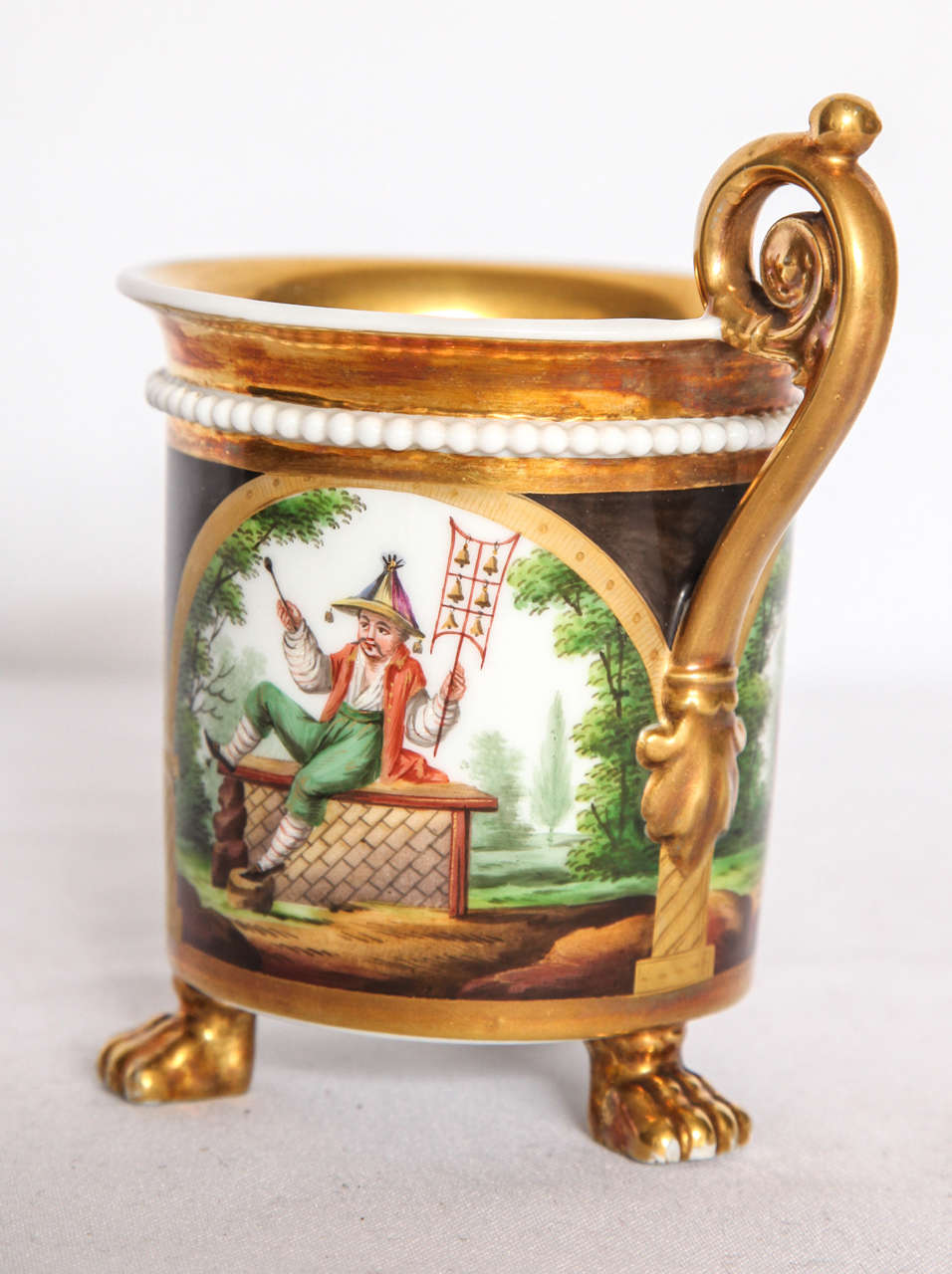 Taza de porcelana dorada Chinoiserie de París Pintado a mano en venta