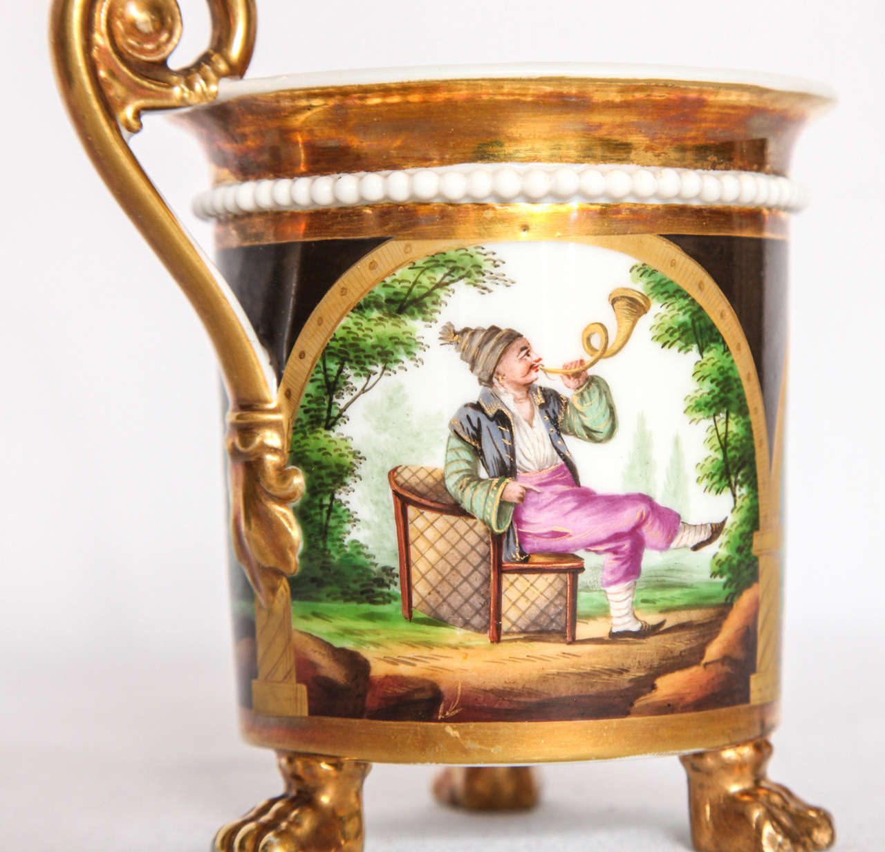 Paris Porcelain Gilt Chinoiserie Cup In Good Condition For Sale In New York, NY