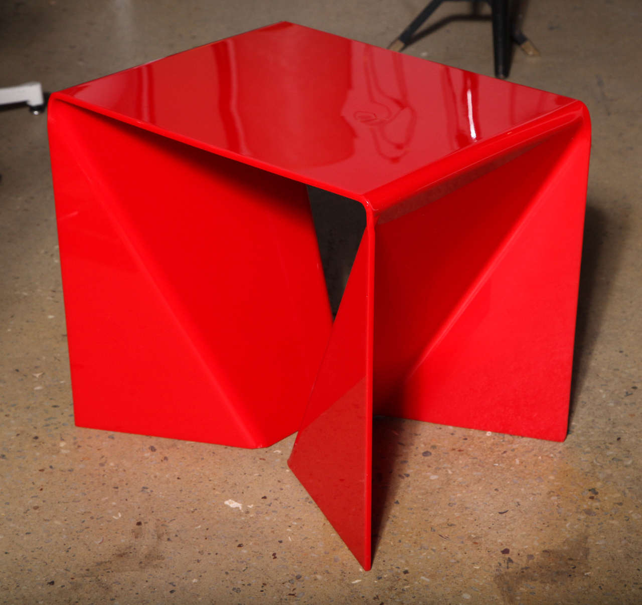 Modern Red Neal Small 