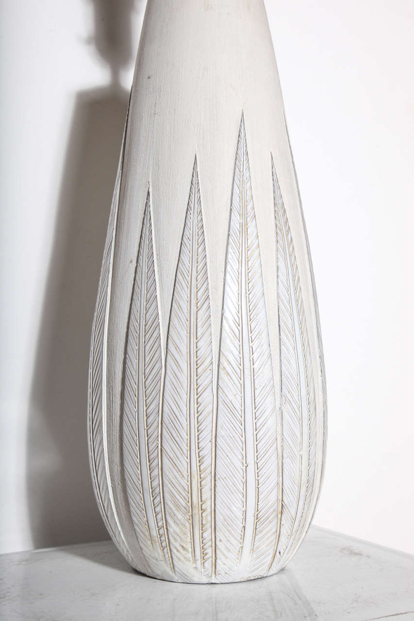 Monumentale lampe de bureau Anna-Lisa Thomson de la série « Paprika » blanche sur blanche Bon état - En vente à Bainbridge, NY