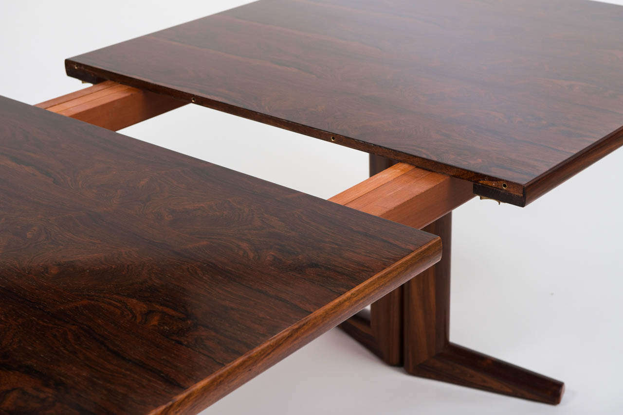 A Gordon Russell Rosewood Extendable Dining Table 1