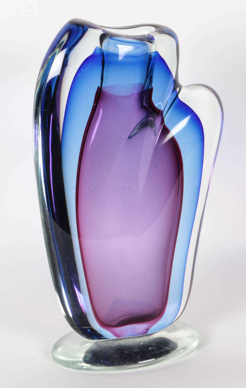 Fantastic large-scale Sommerso vessel with blue and violet toned encased in a thick clear glass overlay by Archimede Seguso.