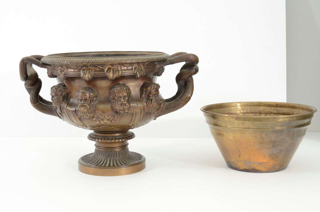 Bronze Warwick vase by the F. Barbedienne foundry. For Sale 2