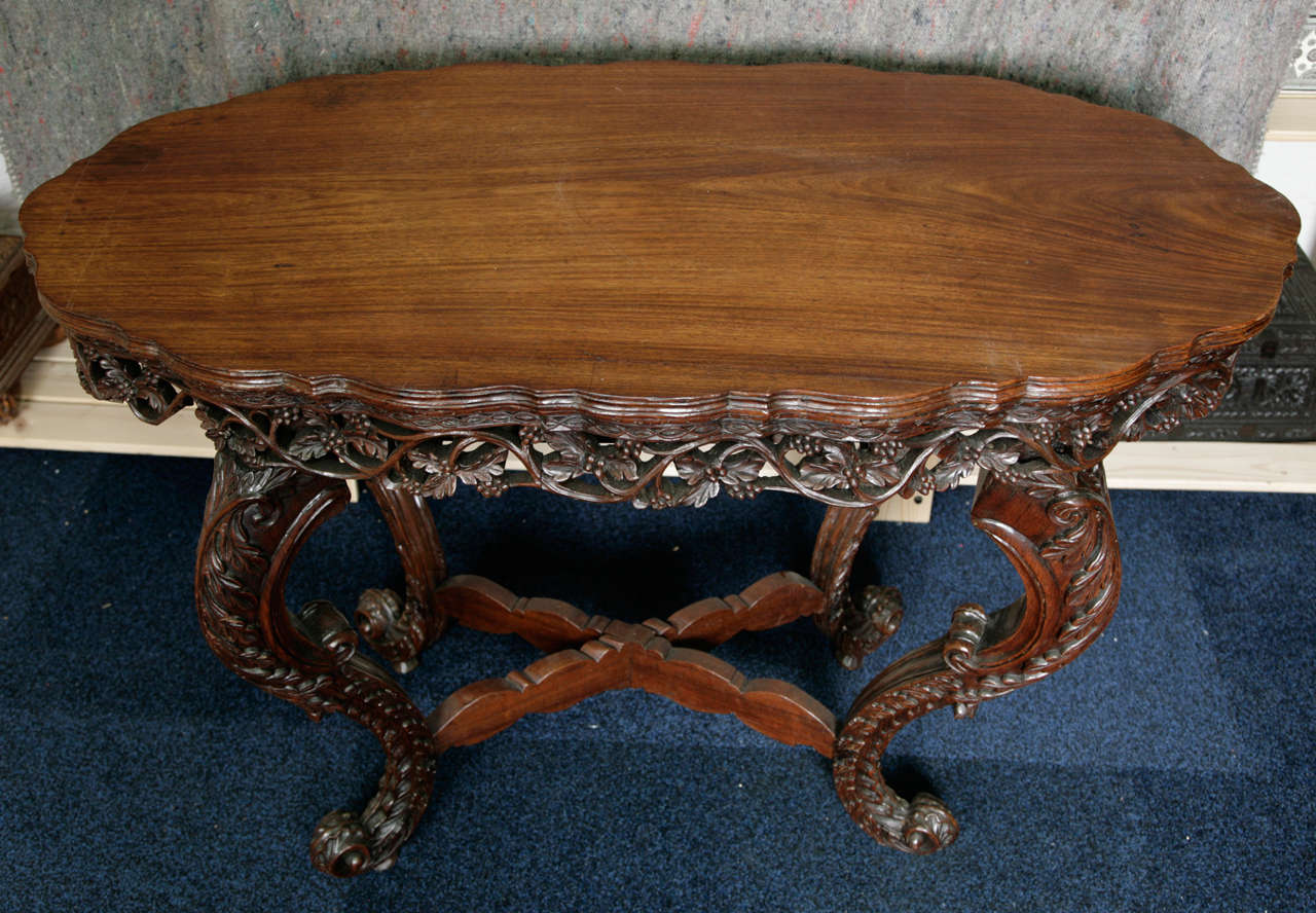 Padouk Anglo-Indian Oval Table, 19th Century For Sale