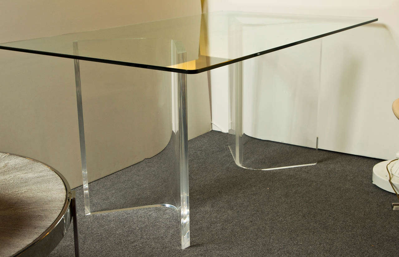 Lucite Dining Table In Excellent Condition In Stamford, CT