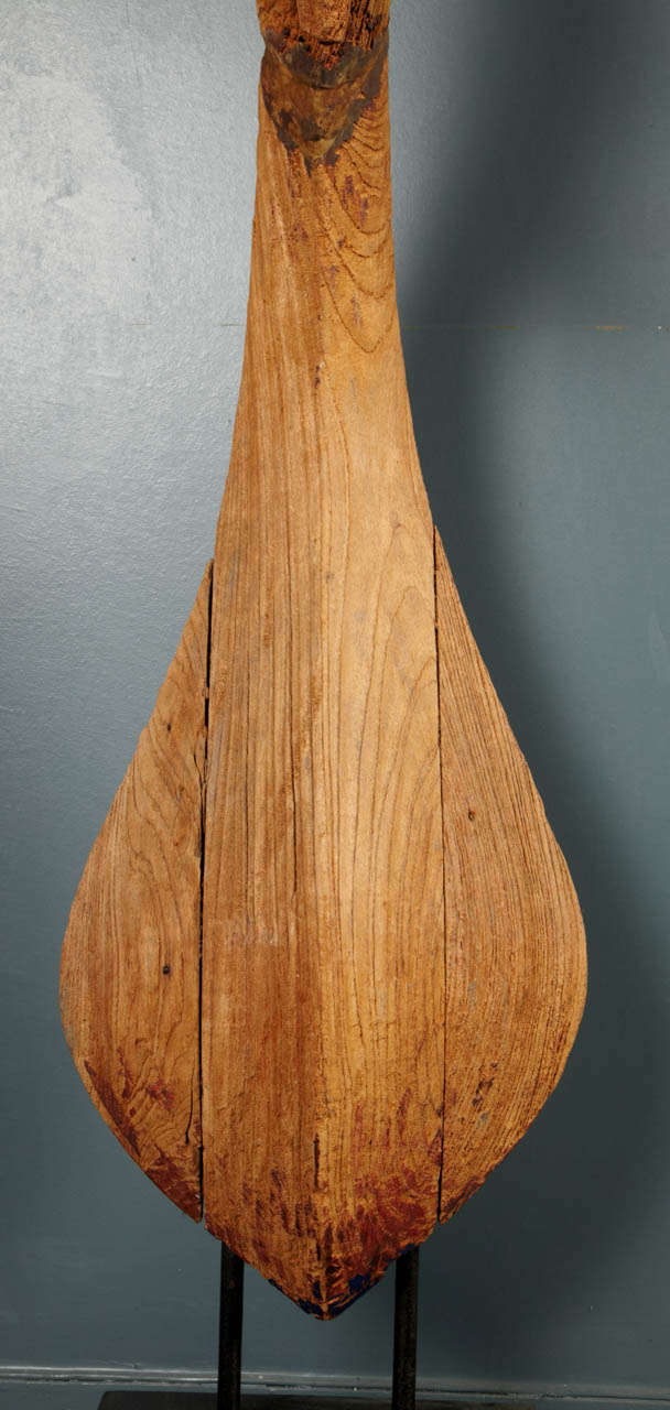 Teak Chofa on a Black Painted Wooden Base, 1900 In Good Condition In Paris, FR