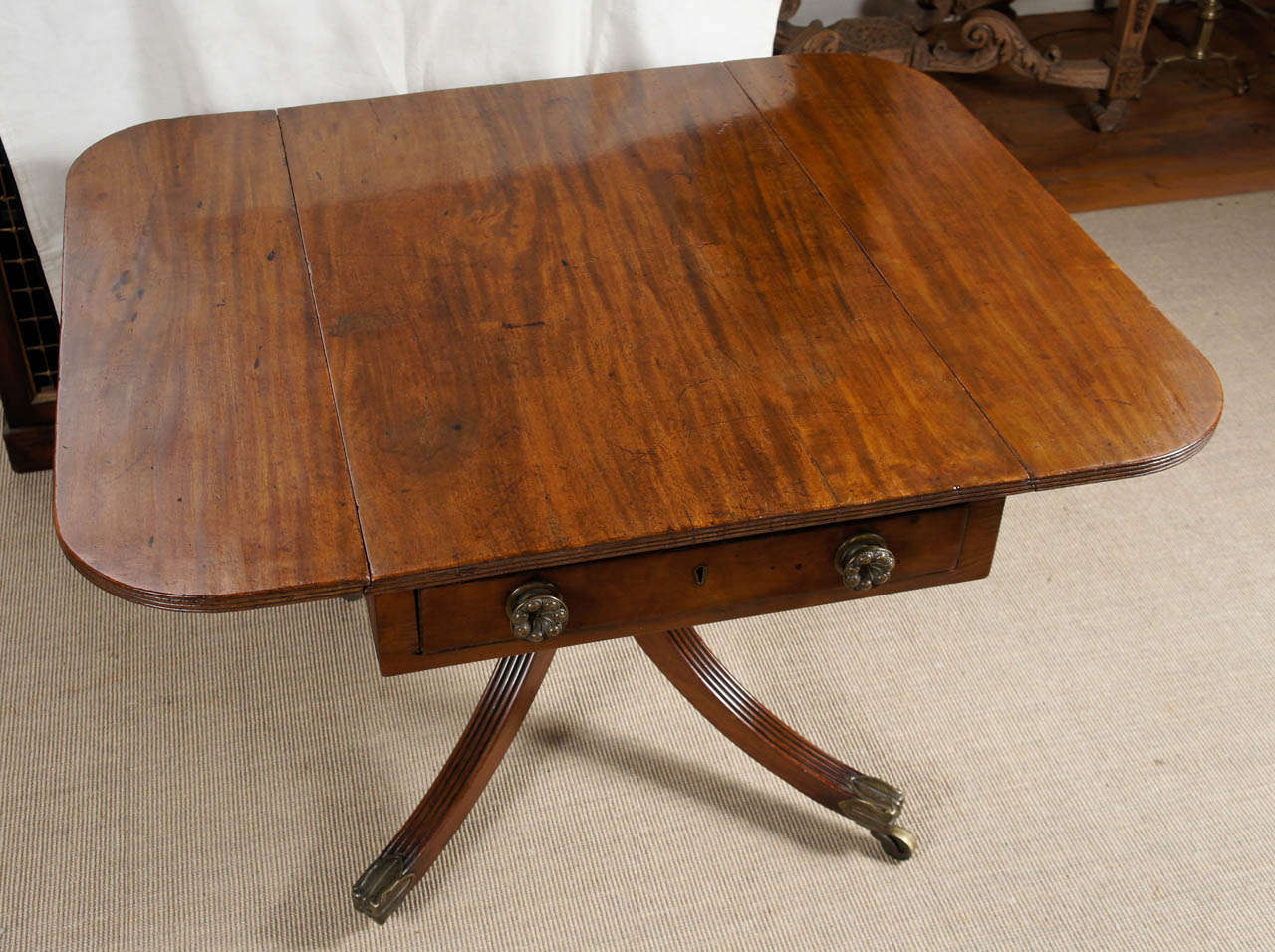 George III Mahogany Side Table In Excellent Condition For Sale In Millbrook, NY