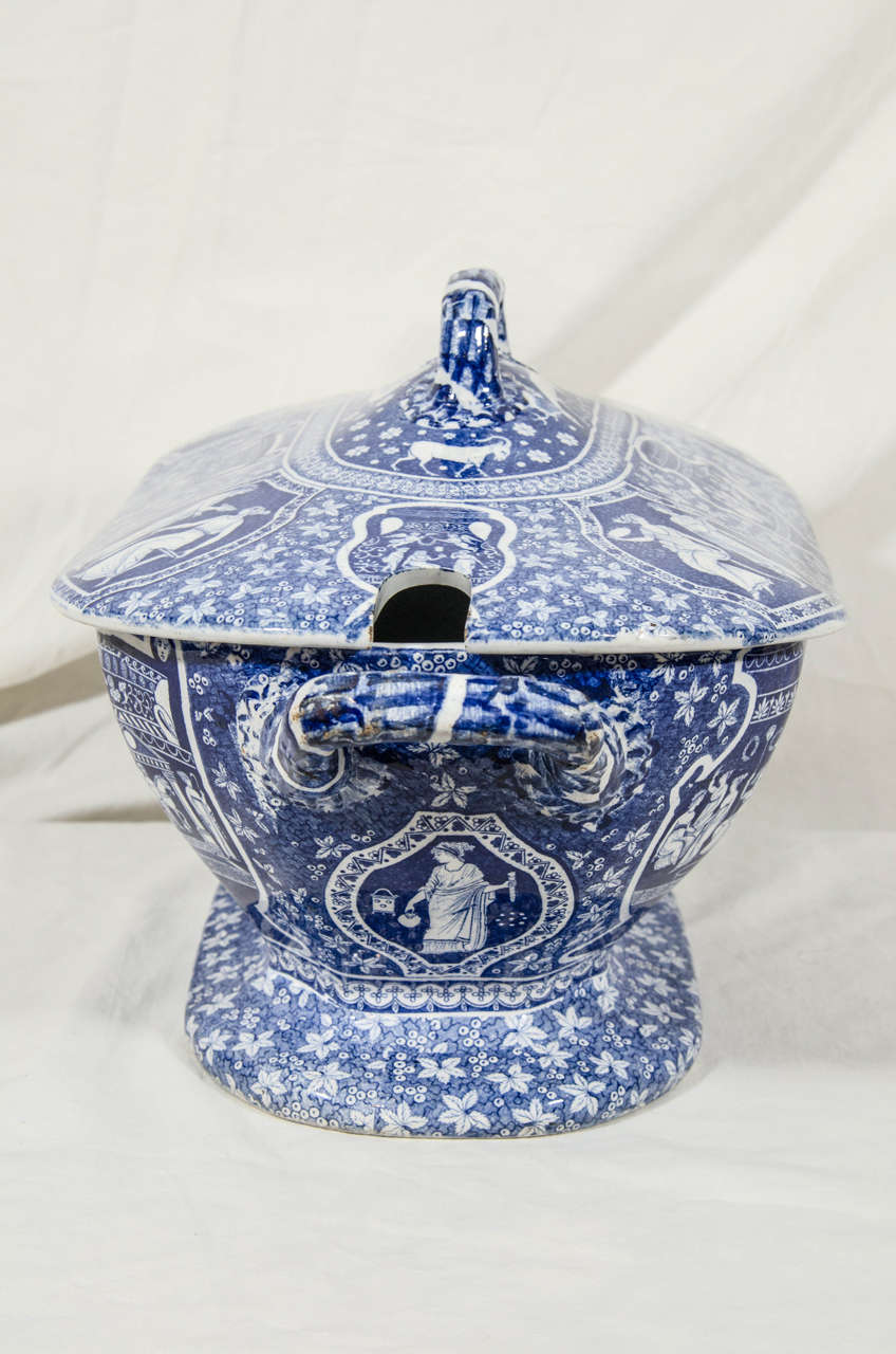 A Pair of Copeland Spode Blue and White Neoclassical Soup Tureens 3