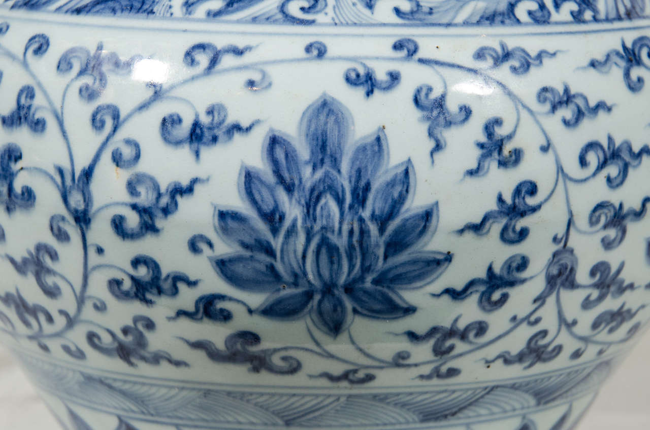 Qing Antique Chinese Blue and White Wine Jar