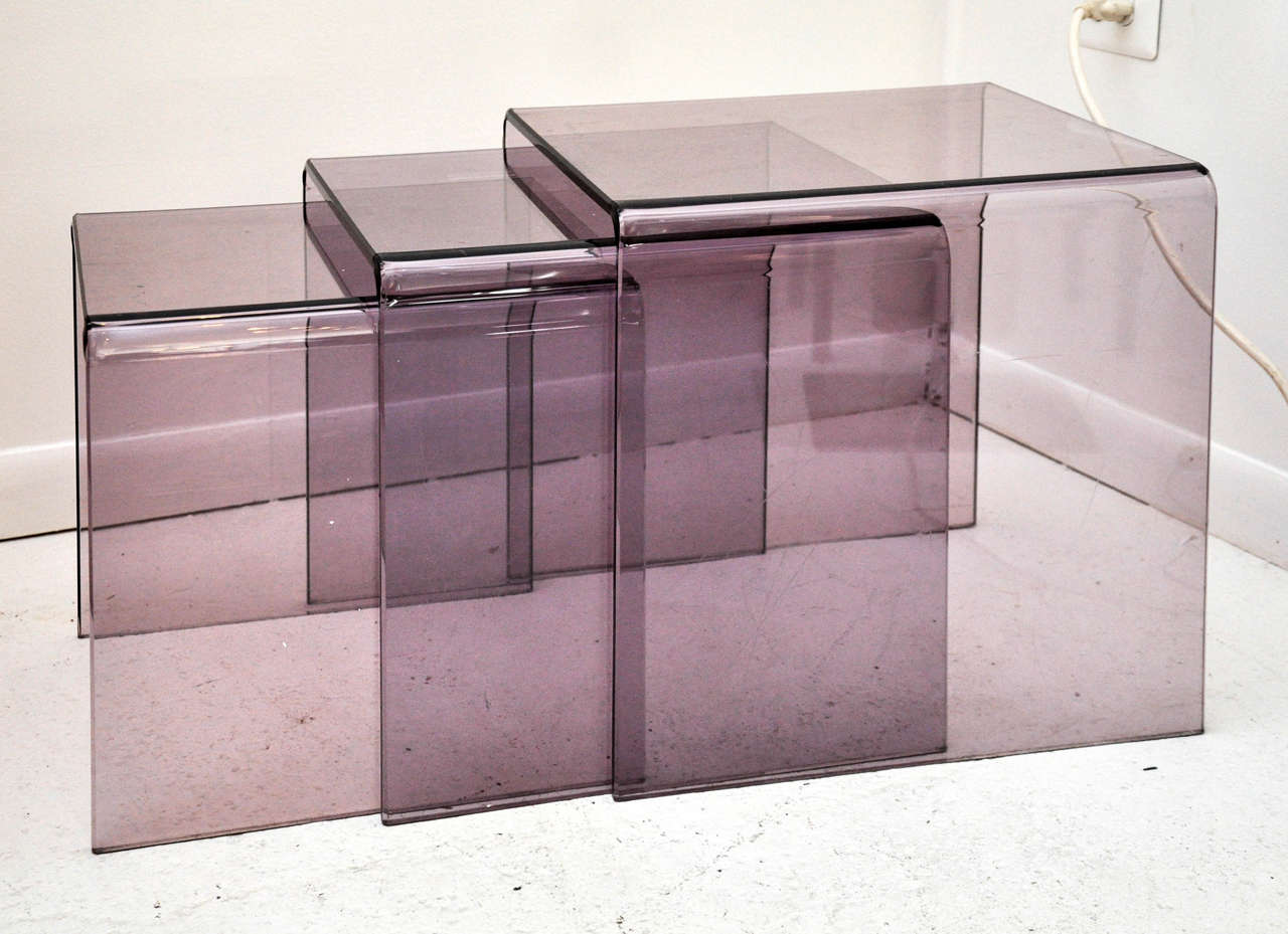 Set of Three Purple Lucite Nesting Tables In Good Condition In Phoenix, AZ
