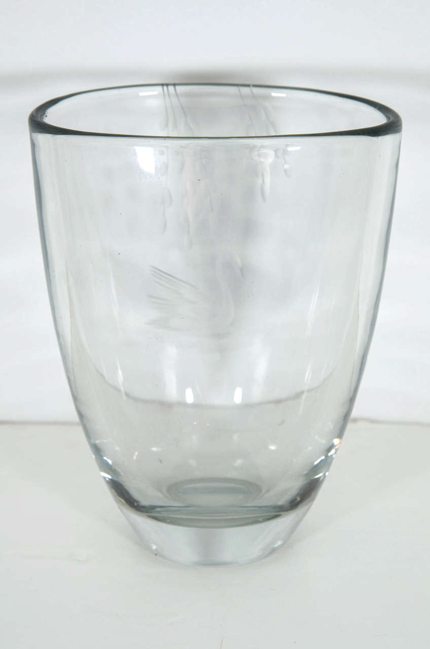 20ième siècle Vase en cristal mythologie Leda et le cygne en vente