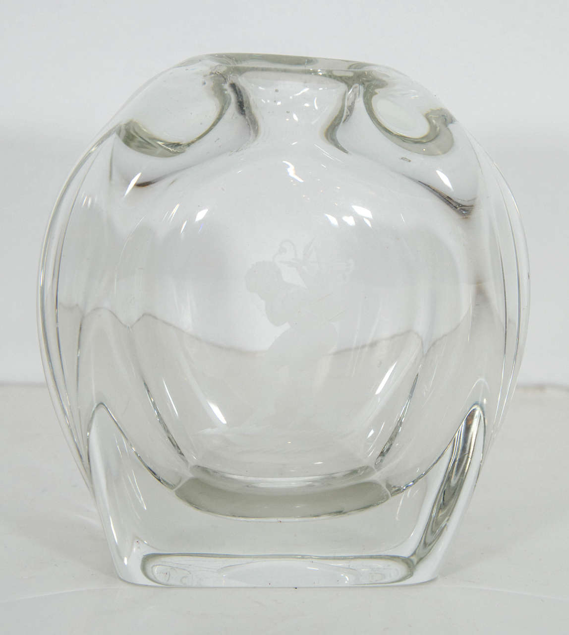 Art déco Petit vase en cristal Cupidon en vente