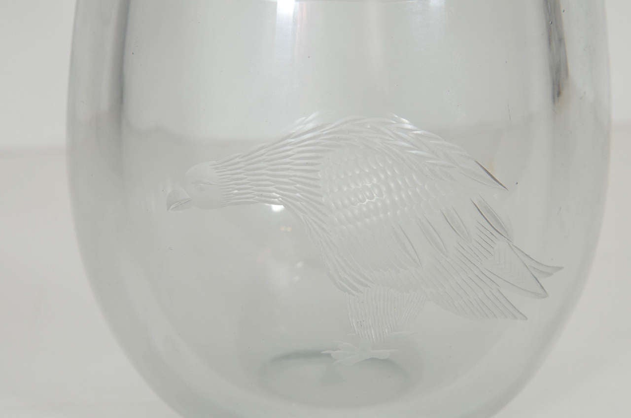 Art déco Vase en cristal d'aigle Kosta Boda de Periphas en vente