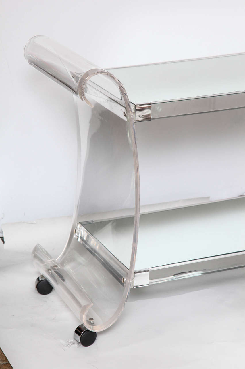 Lucite and Mirrored Two-Tier Bar or Tea Cart In Good Condition In New York, NY