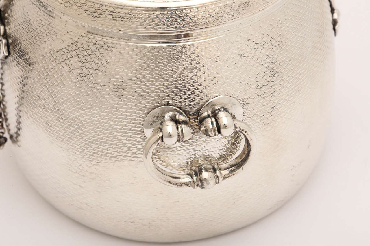 English Sterling Silver Tea Caddy In Excellent Condition For Sale In New York, NY
