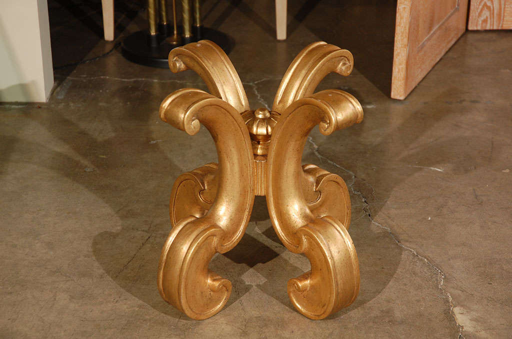 Mid-20th Century Italian Carved & Gilded Side Table For Sale