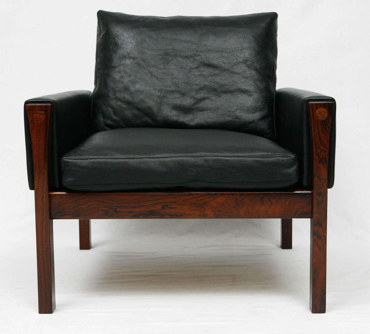 Mid-Century Modern Pair of Hans Wegner AP 62 Lounge Chairs