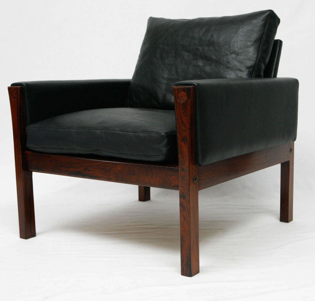 Mid-20th Century Pair of Hans Wegner AP 62 Lounge Chairs