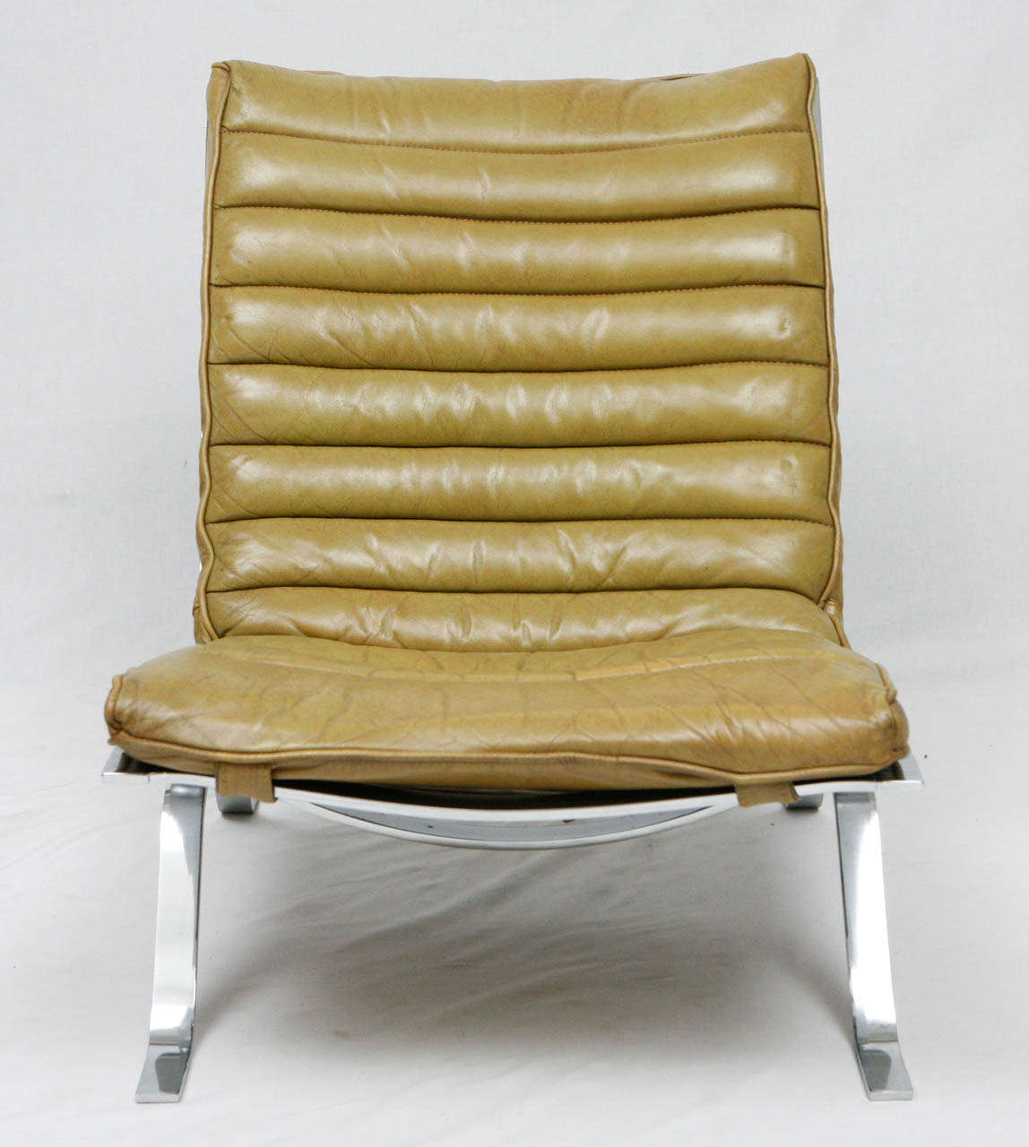 Arne Norell lounge chair designed in 1966 and produced by Norell Mobler.