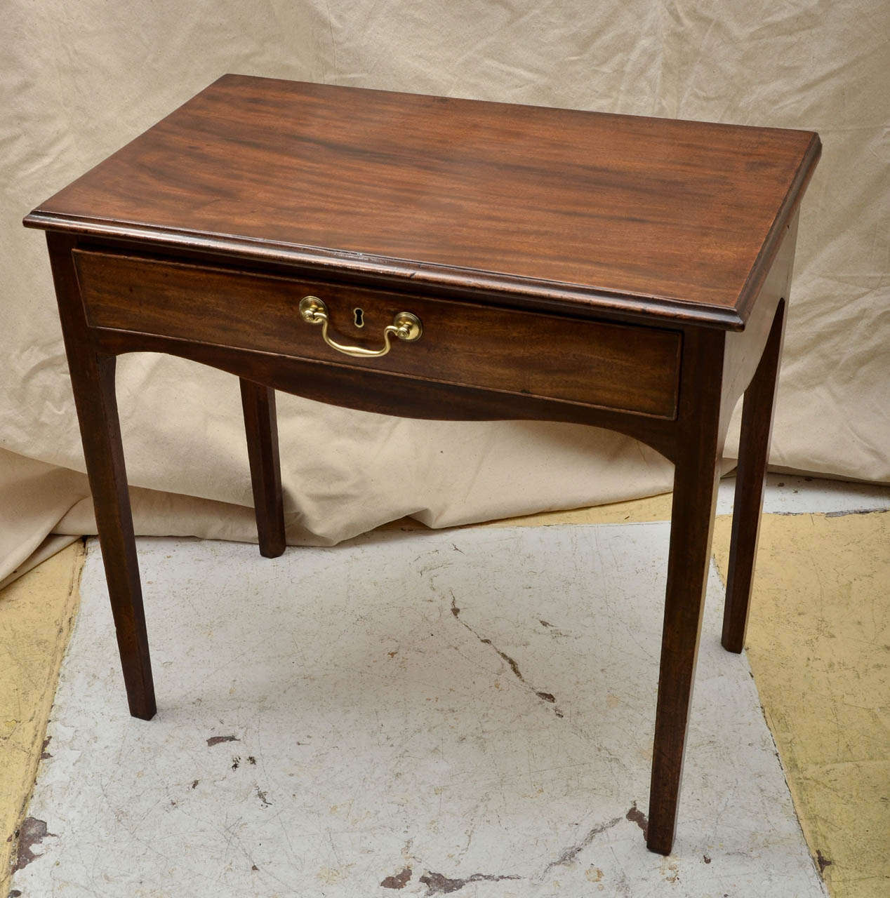 English Geo. 111 Single Drawer Mahogany Side Table With Scalloped Front & Side Apron.  The Drawer Retains It's Original Swan Neck Pull. Great As a Lamp Table Or Small Desk.