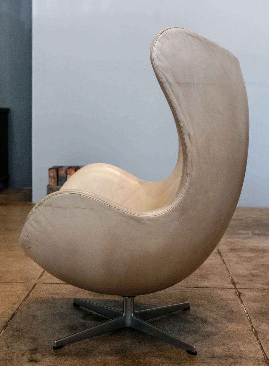 Arne Jacobsen Egg Chair , Denmark 1970 In Excellent Condition In Los Angeles, CA