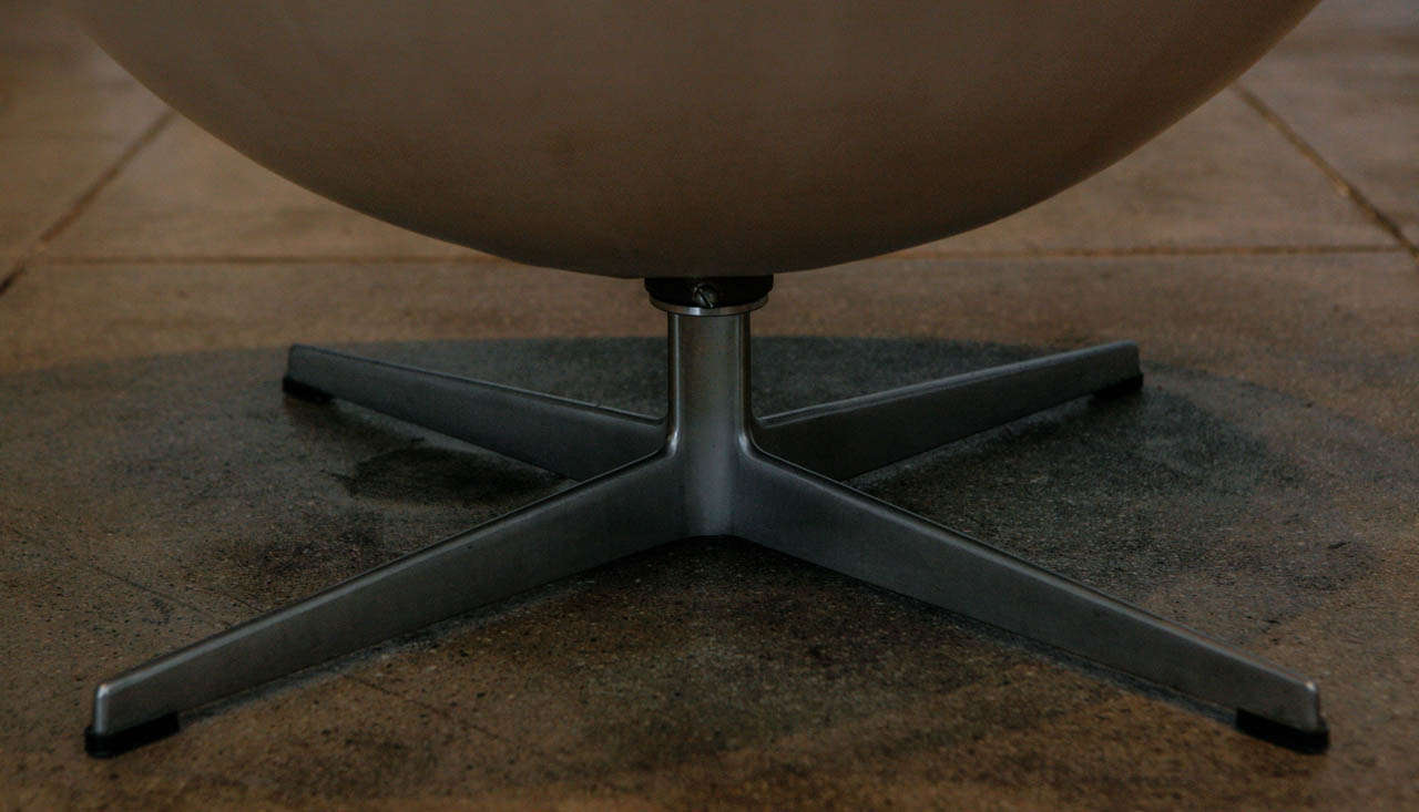 Leather Arne Jacobsen Egg Chair , Denmark 1970