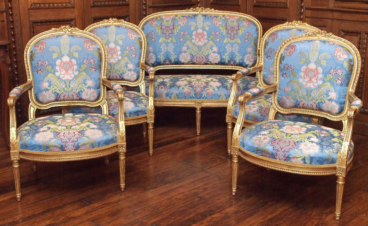 Set consists of one settee and four arm-chairs.
Arm-chair measurements: 40
