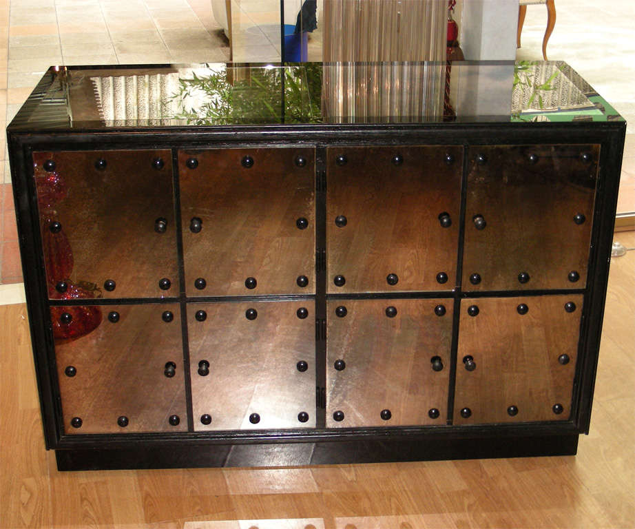 Commode with 8 Doors