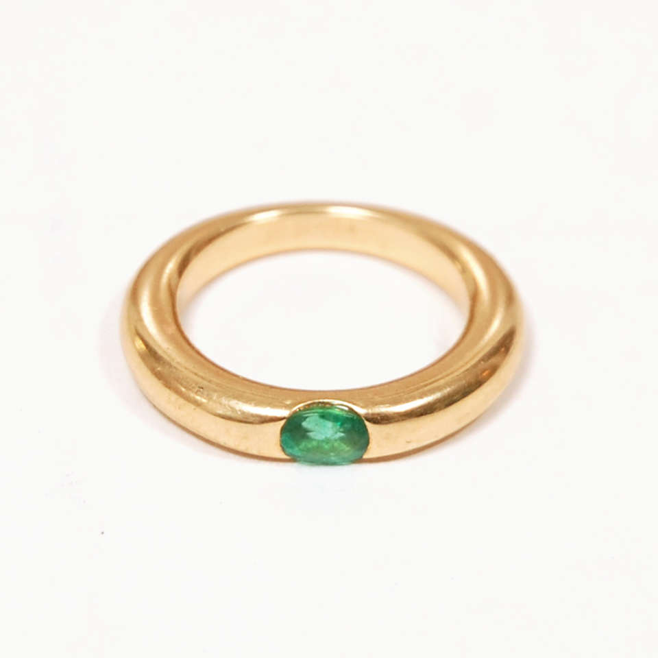 BEAUTIFUL GOLD AND A FACETED EMERALD RING FROM THE RENOWNED FRENCH JEWELER. 

THE SIZE IS 7-7.5