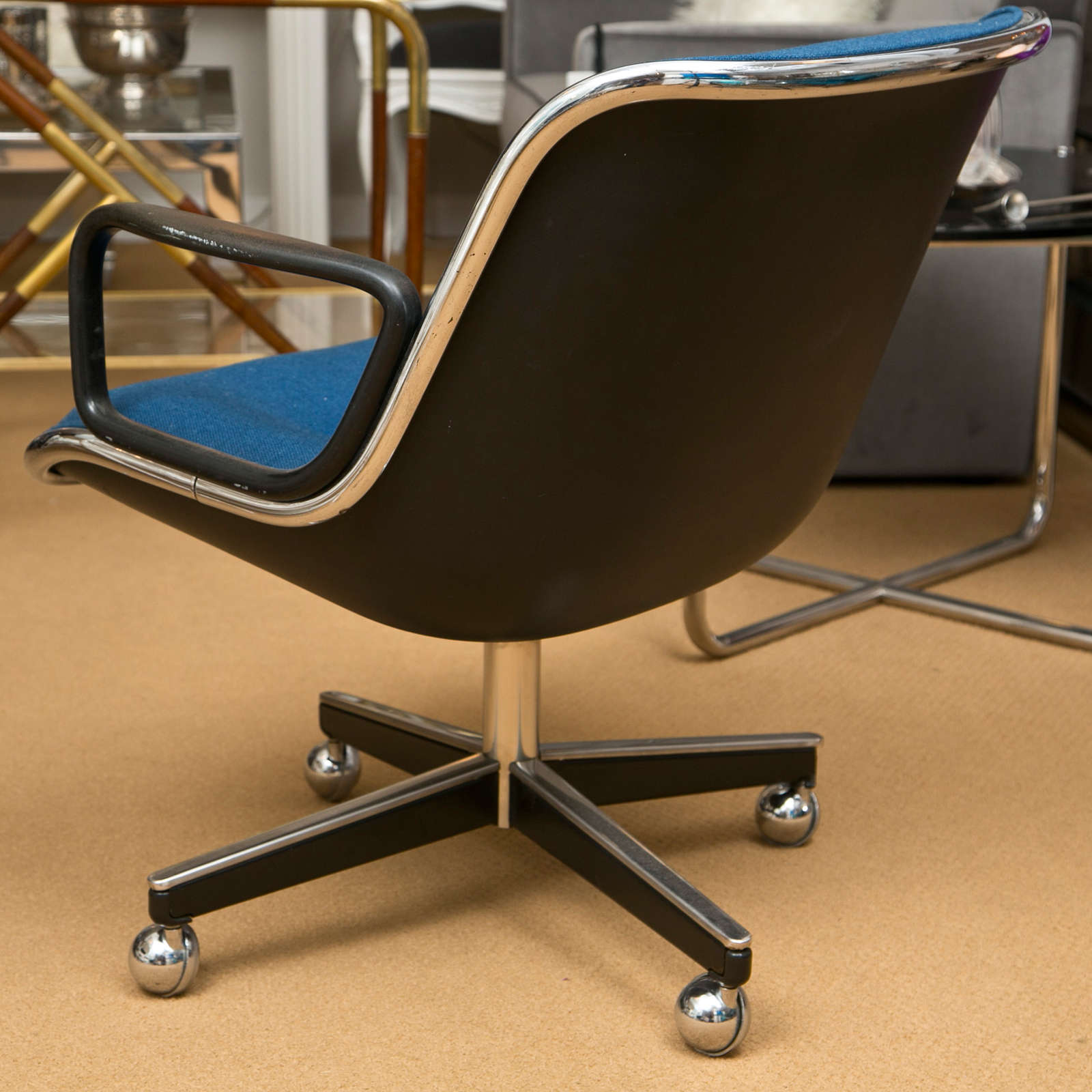 Charles Pollock's 1963 Executive Chair In Good Condition In Wilton, CT