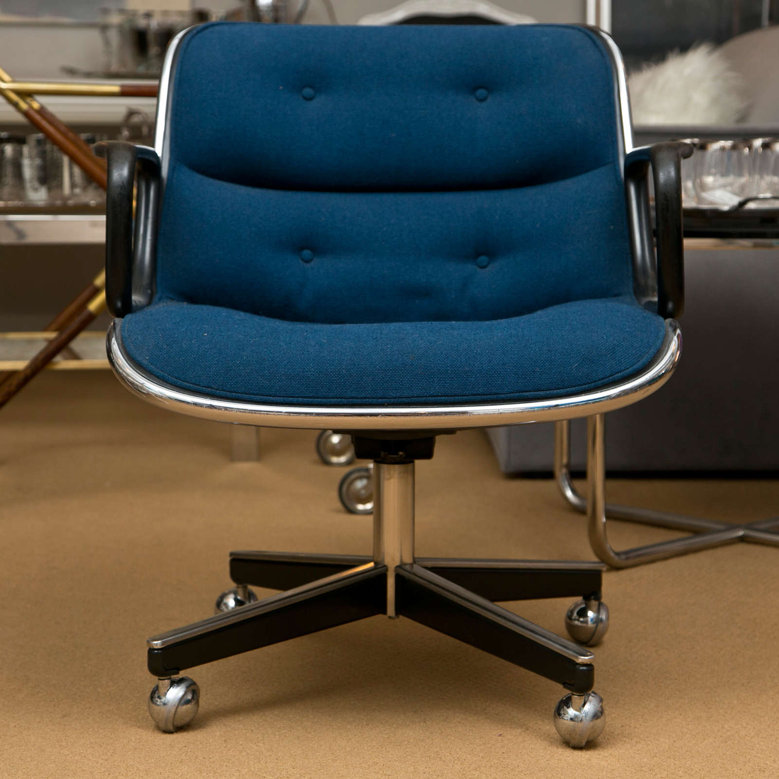 Executive office desk chair designed by Charles Pollack for Knoll. Upholstered in Knoll fabric. Swivels on a spider base with original castors. Originally purchased for IBM offices.
One also available in brown without castors, also adjustable.