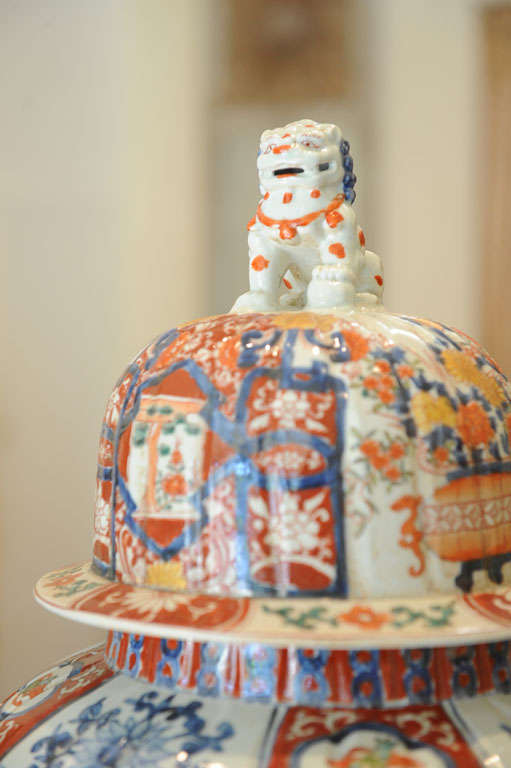 Pair of Imari Jars In Excellent Condition In San Francisco, CA