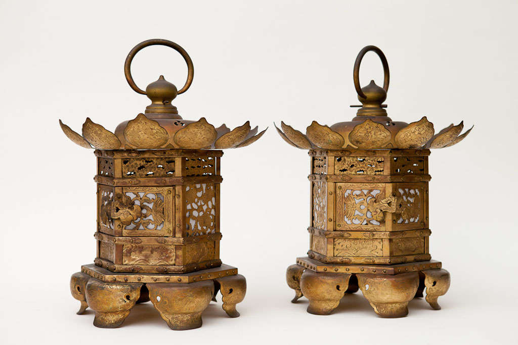 4360 Pair of Japanese gilded bronze lanterns 1