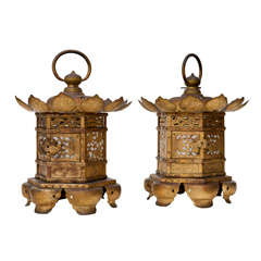 4360 Pair of Japanese gilded bronze lanterns